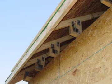 Raised heel roof truss